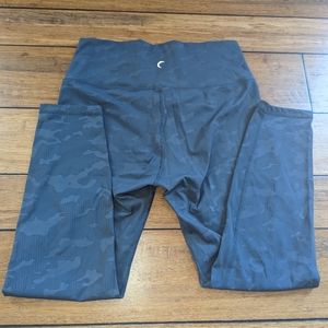 ZYIA Active Gray Camo Battleship Luxe Leggings